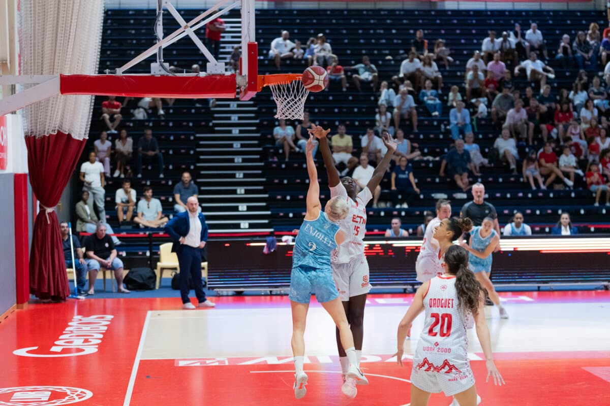 Penda Diagne (La Tronche Meylan) face à Yvanna Enjolvy (Chartres Féminin), La Boulangère Wonderligue, 27 septembre 2026