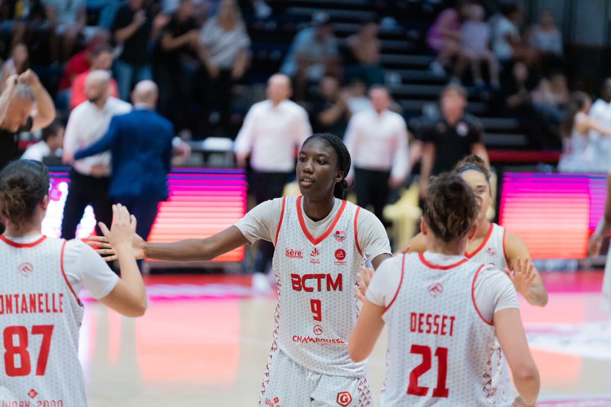 Merveille Lokoka, Nathalie Desset et Léa Fontanelle (La Tronche Meylan) face à Chartres Féminin, La Boulangère Wonderligue, 27 septembre 2026