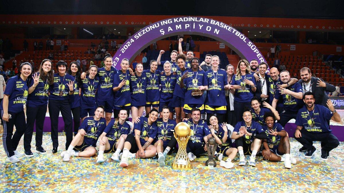 Garnier, Aubert et Badiane championnes de Turquie avec le Fenerbahçe
