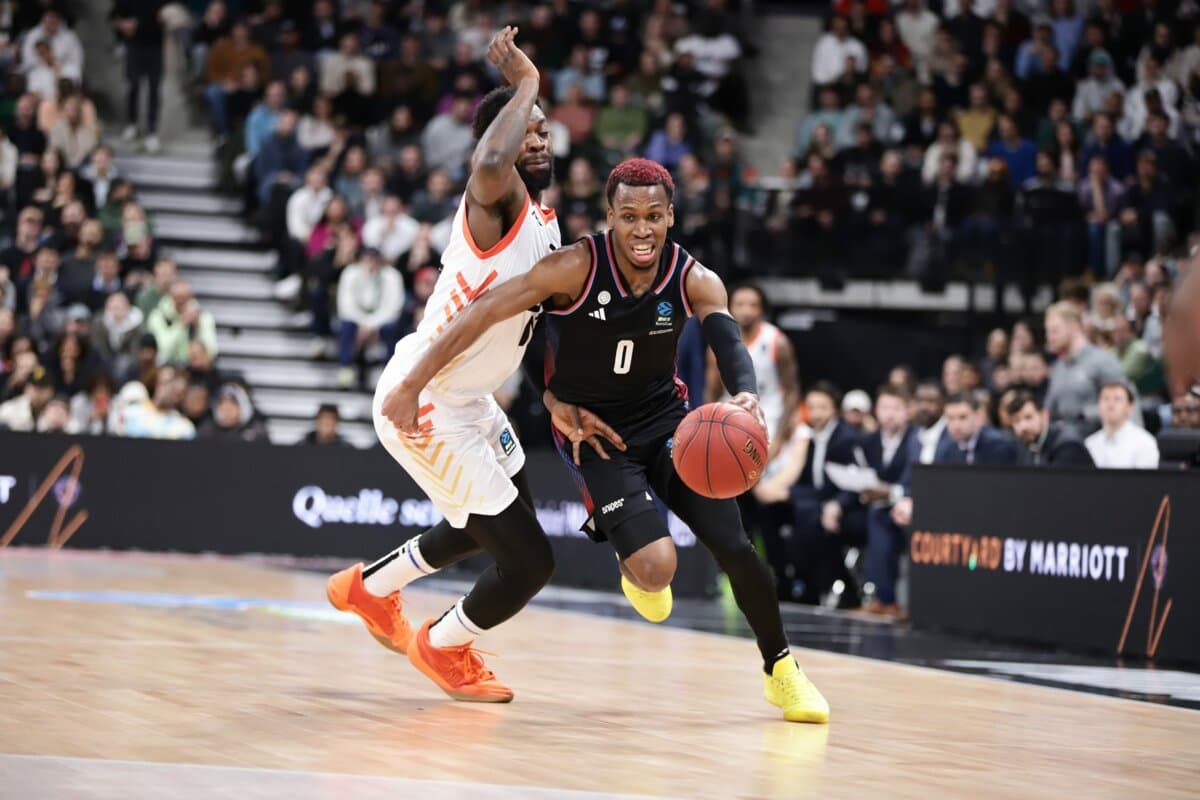 sur Le Roster. | Les équipes françaises écrivent l'histoire en EuroCup Paris, vainqueur de Londres, prend une belle option sur la finale de l’EuroCup !