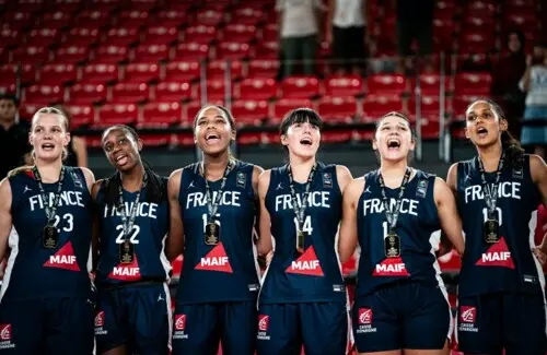 L&rsquo;équipe de France U17 féminine avec le Canada à la Coupe du monde