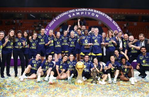 Garnier, Aubert et Badiane championnes de Turquie avec le Fenerbahçe
