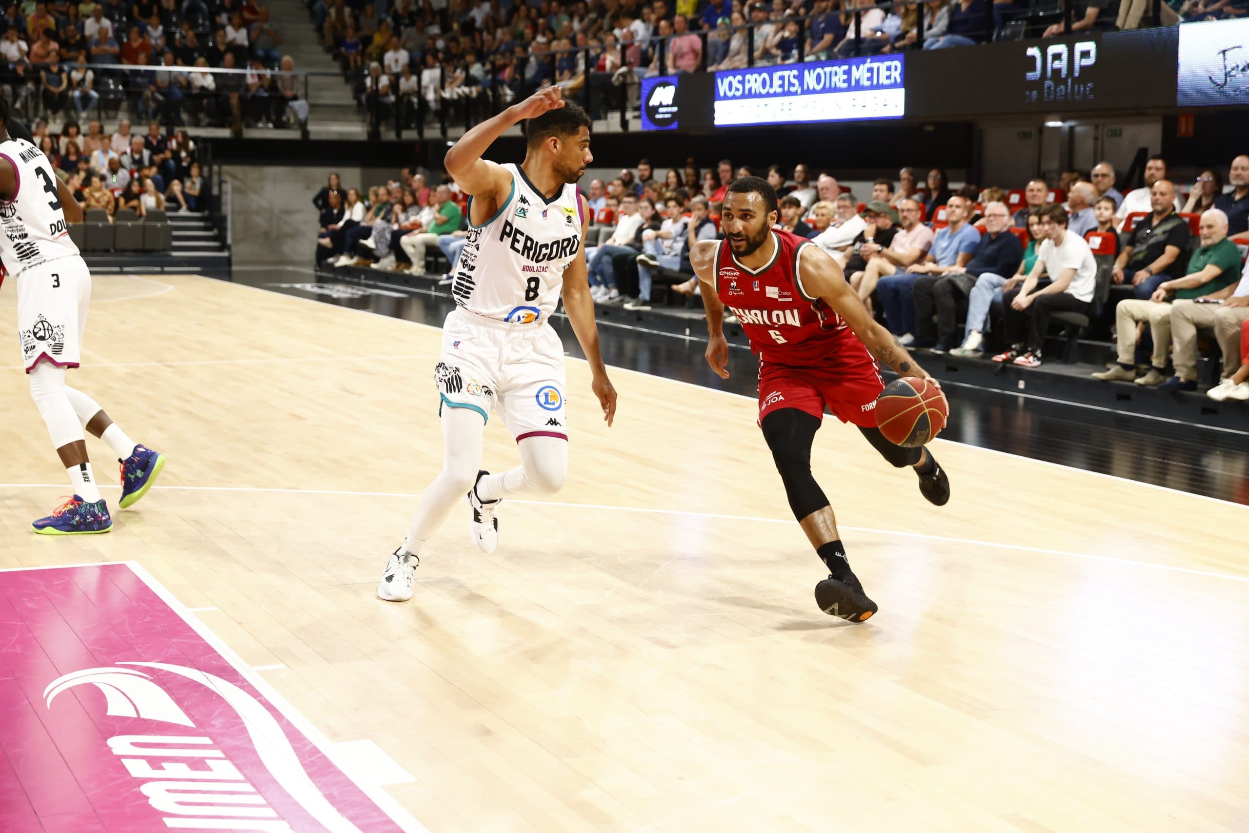 Chalon entretient le suspense pour le titre, Boungou-colo sauve Antibes