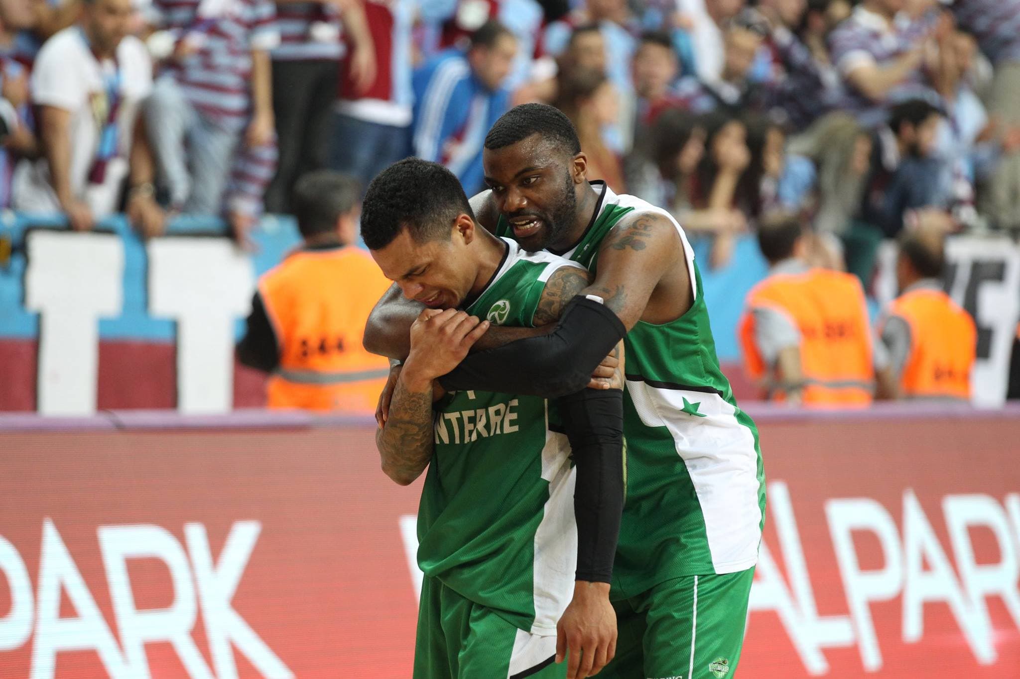 « La main de Dieu » : le jour où T.J. Campbell a offert une Coupe d’Europe à un club français