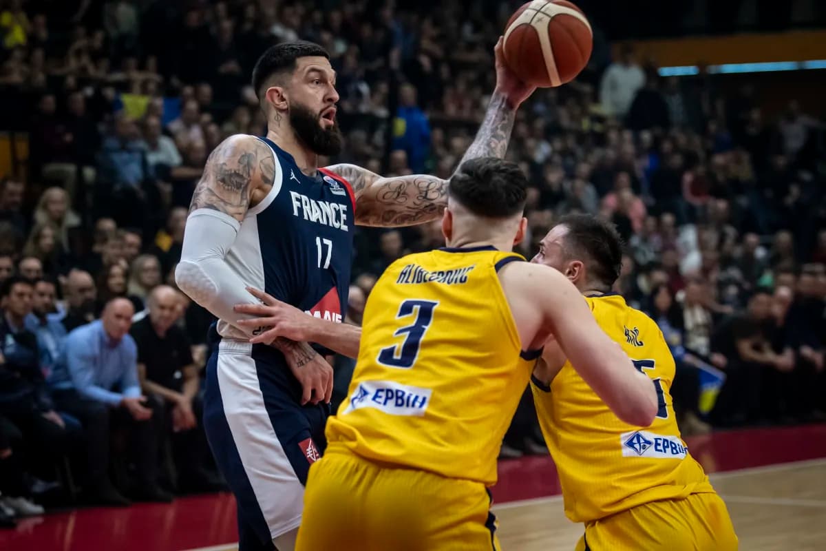 À quatre jours du rassemblement des Bleus, Vincent Poirier est blessé au genou