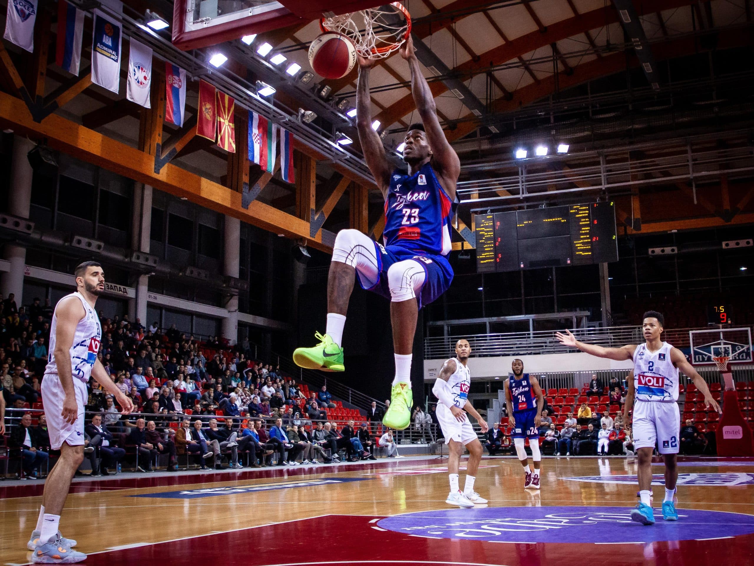 Strasbourg suit Deshawn Stephens