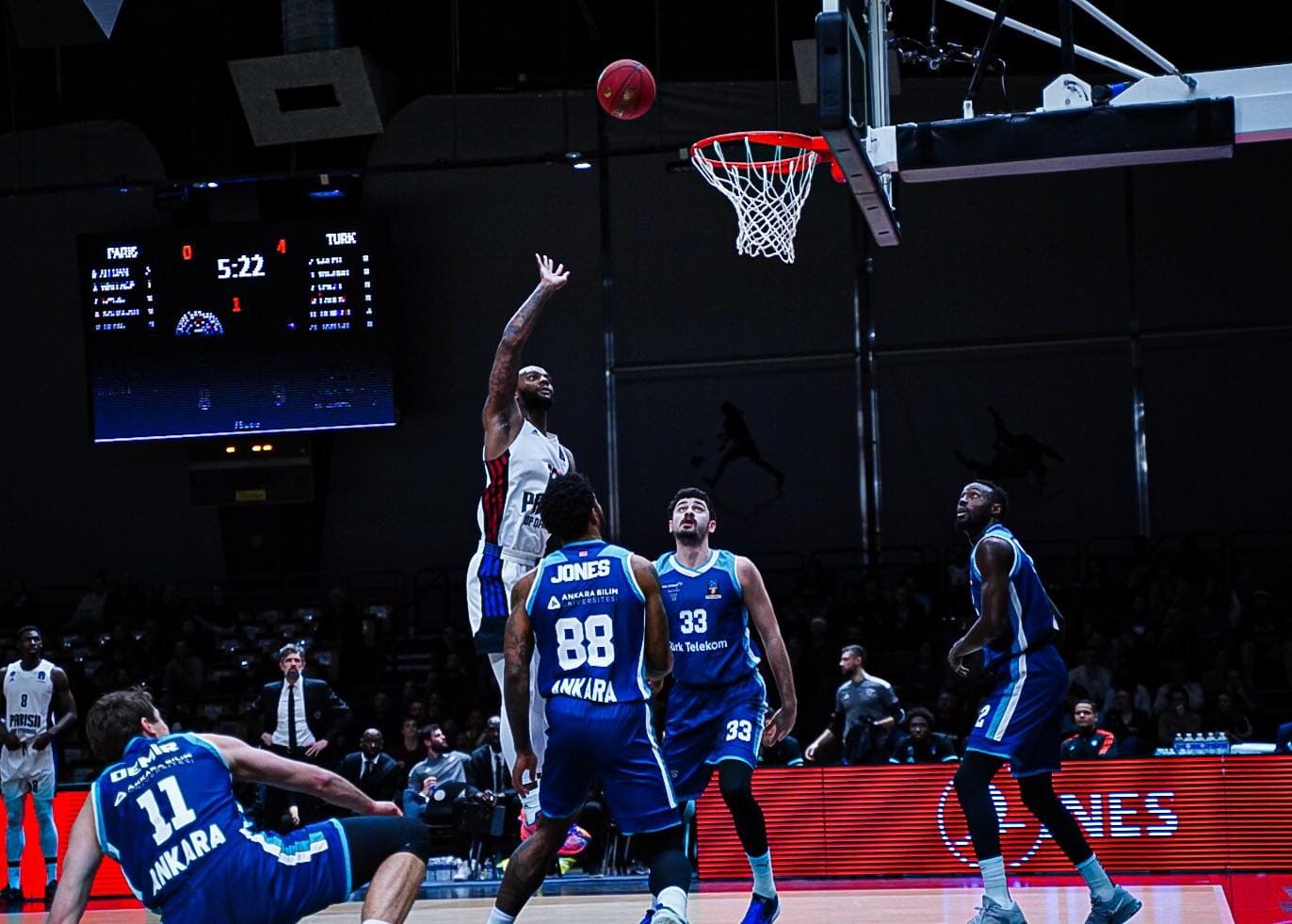 Paris l’emporte avec la manière face à Ankara