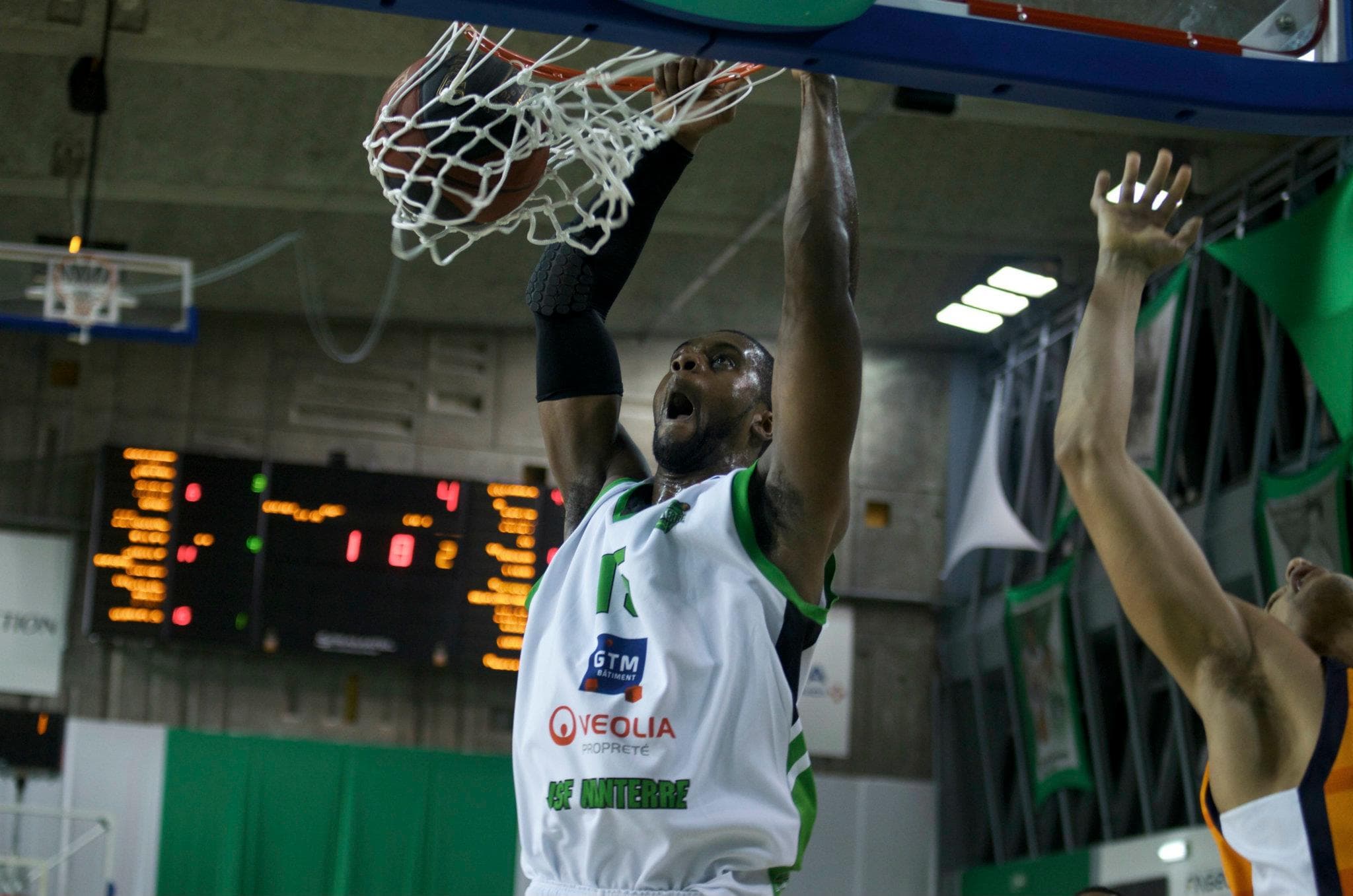 Légende de Nanterre, Will Daniels étire le plaisir au Kosovo