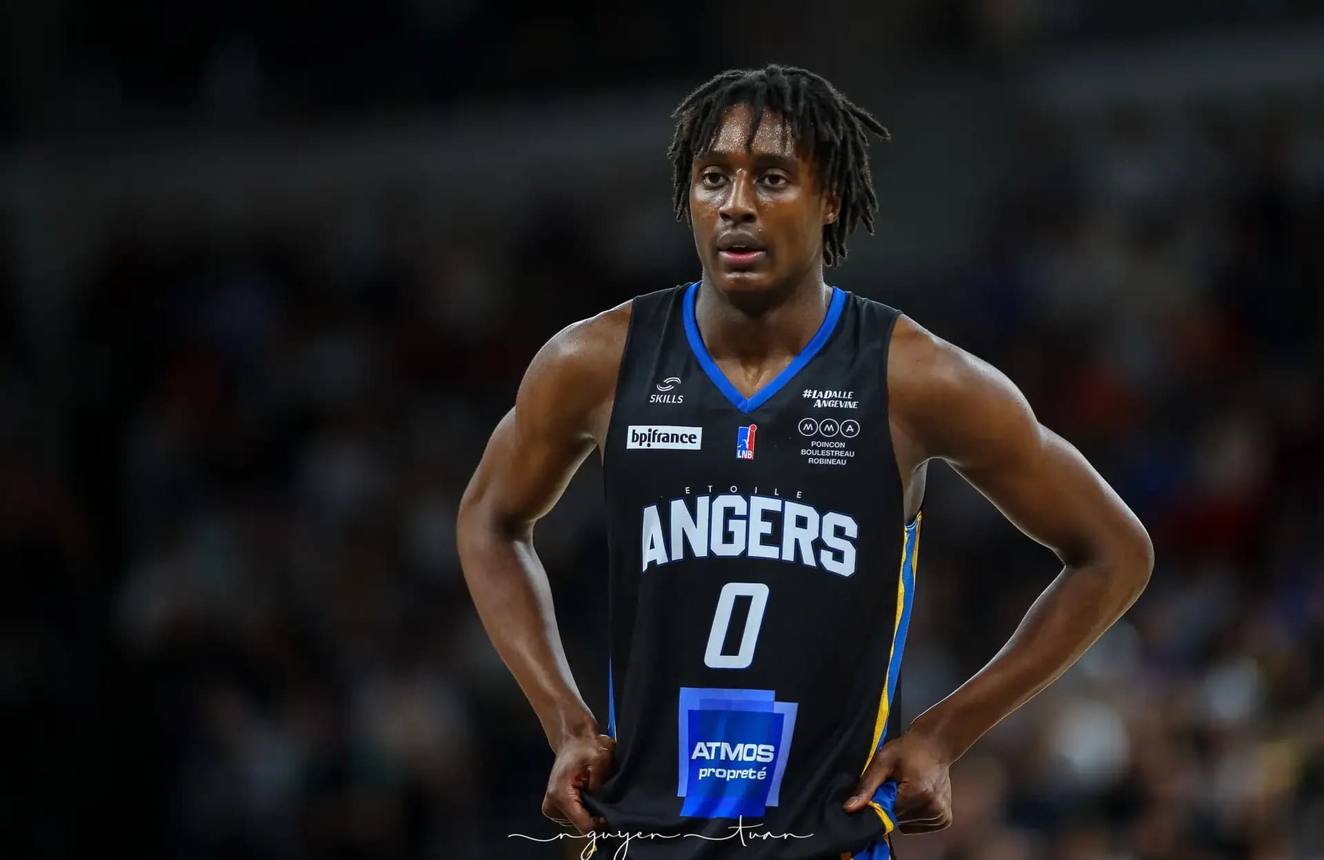 Sorti d'ELITE 2, Arthur Minkonda cartonne dans les raquettes en Suisse !