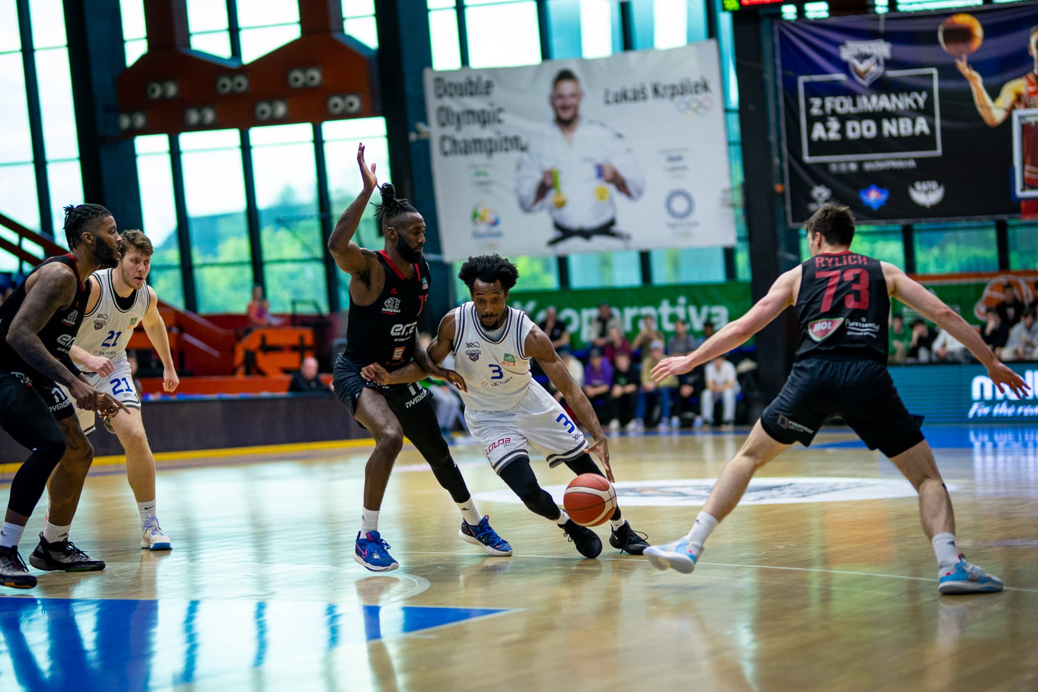 Mike Okauru, première recrue officielle de Nantes