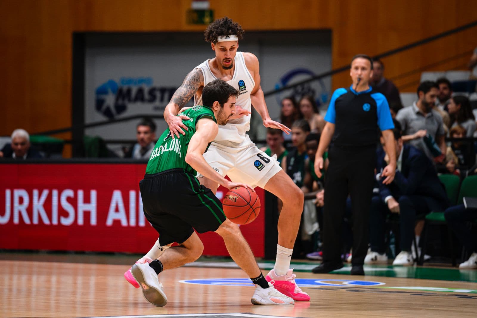 Cris de singe dans les tribunes : Badalone s’insurge d’une « accusation infondée de racisme » du Paris Basketball