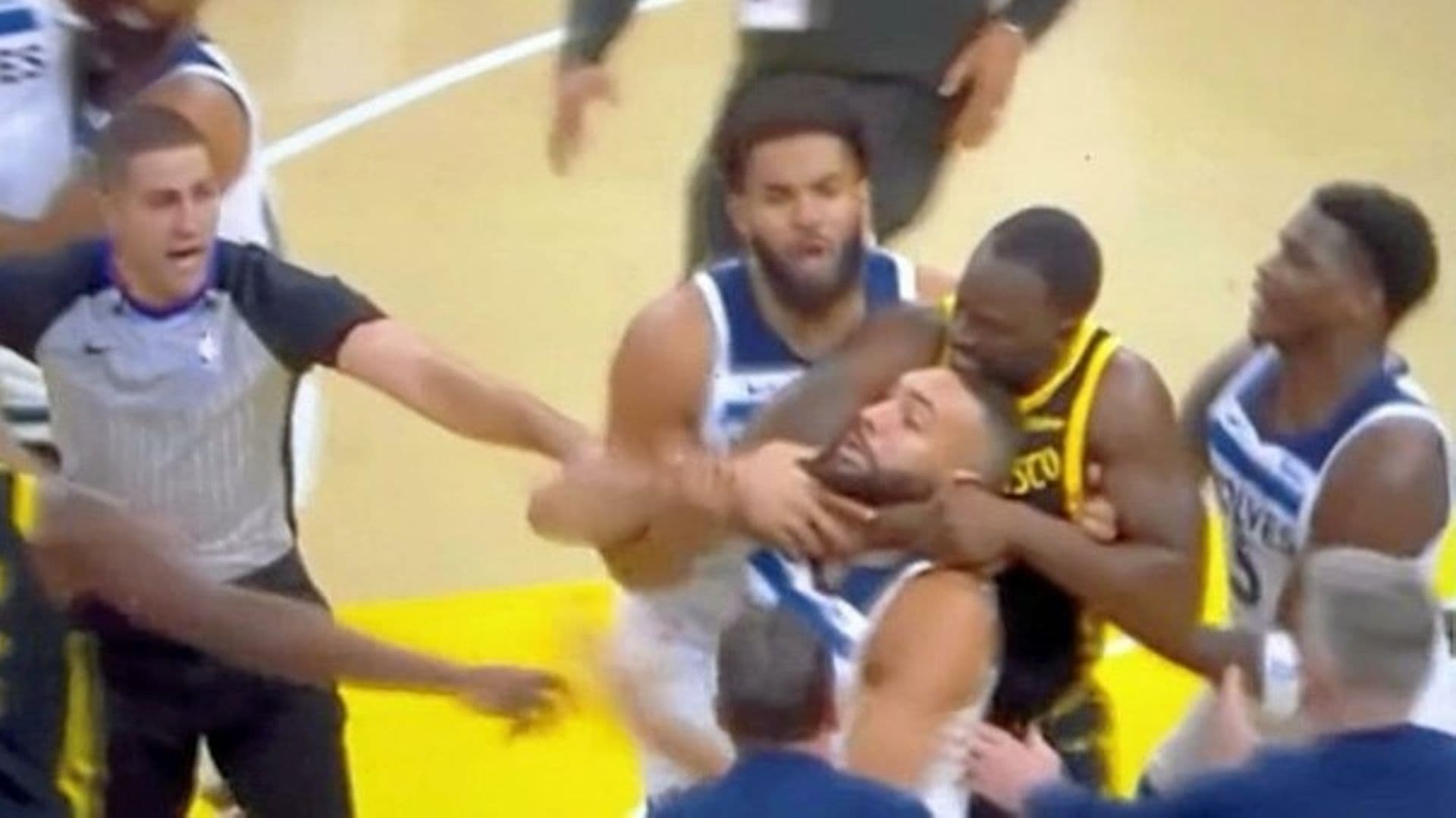 « Il s’est comporté comme un clown » : Rudy Gobert étranglé en plein match par Draymond Green