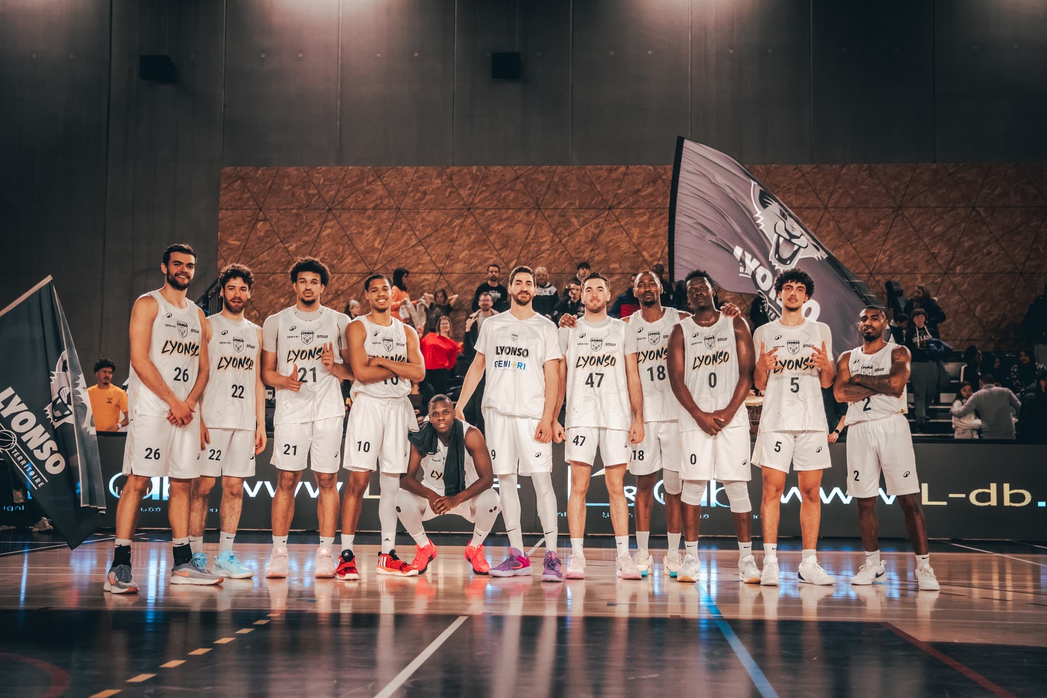 Adam Atamna plante 27 points à 17 ans, Metz en situation critique, Feurs joue le jeu à fond