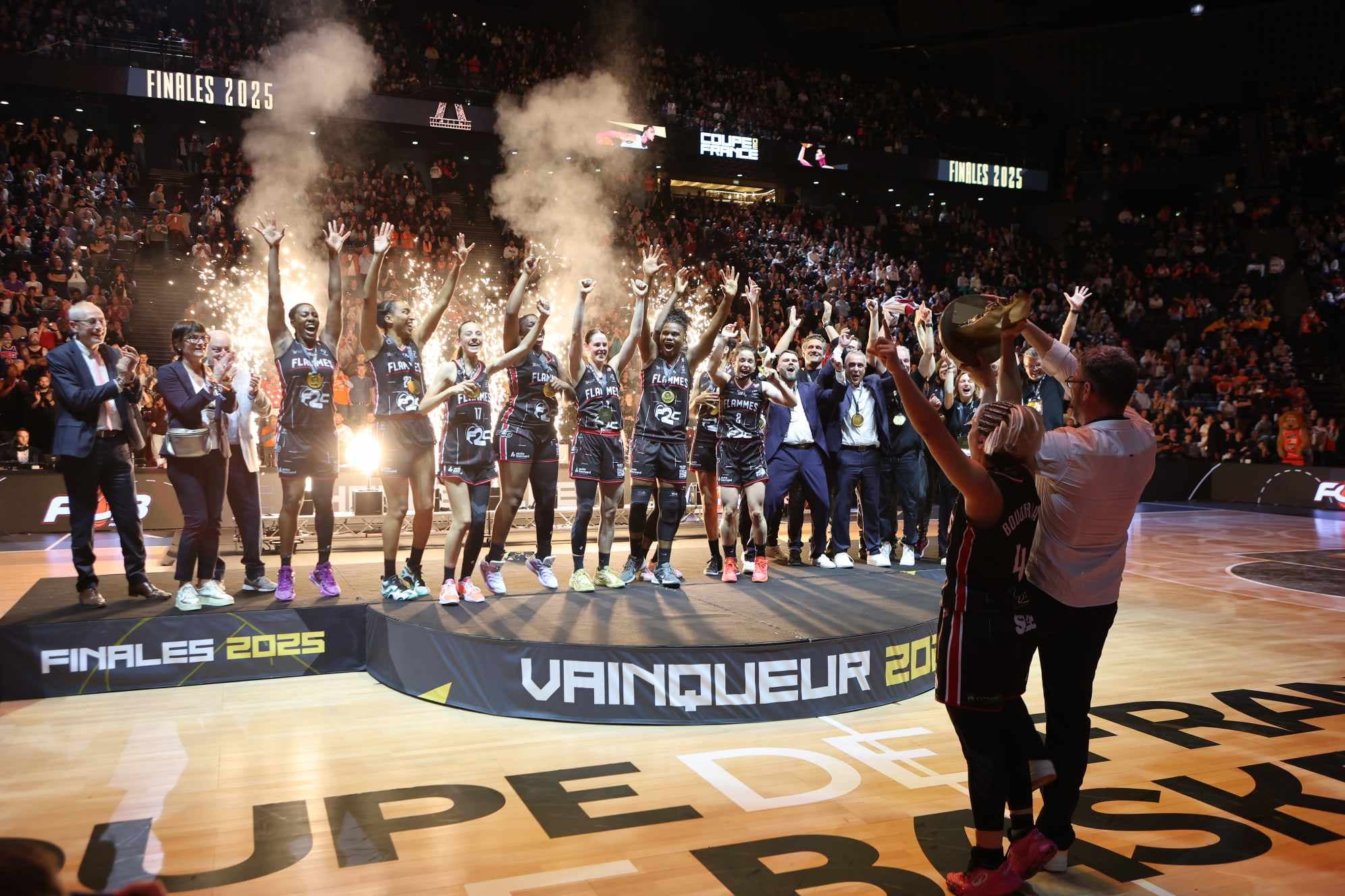 Les Flammes Carolo brisent la malédiction en finale de Coupe de France !