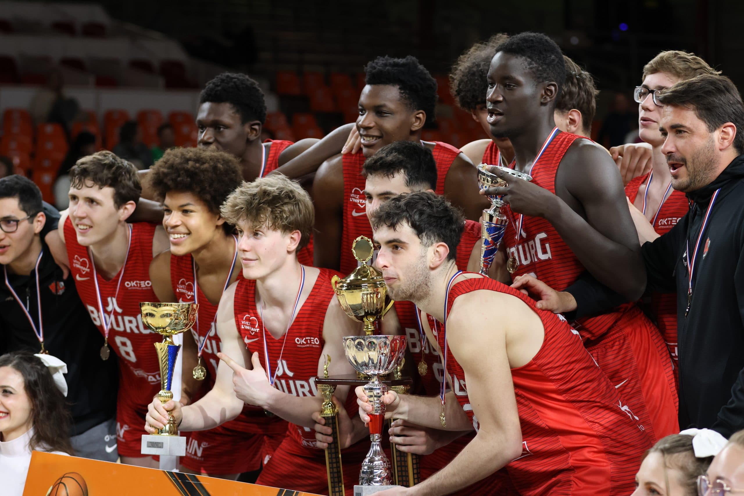 « On a fait quelque chose de très grand » : la JL Bourg, premier vainqueur français du Cholet Mondial Basketball depuis 2013
