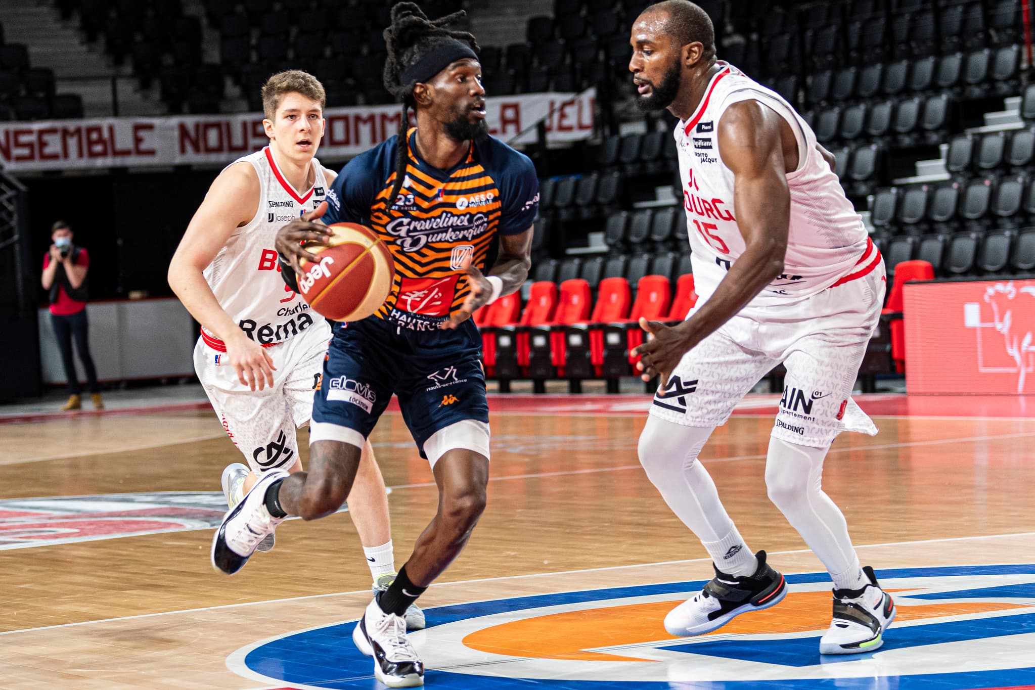 Briante Weber signe en Israël