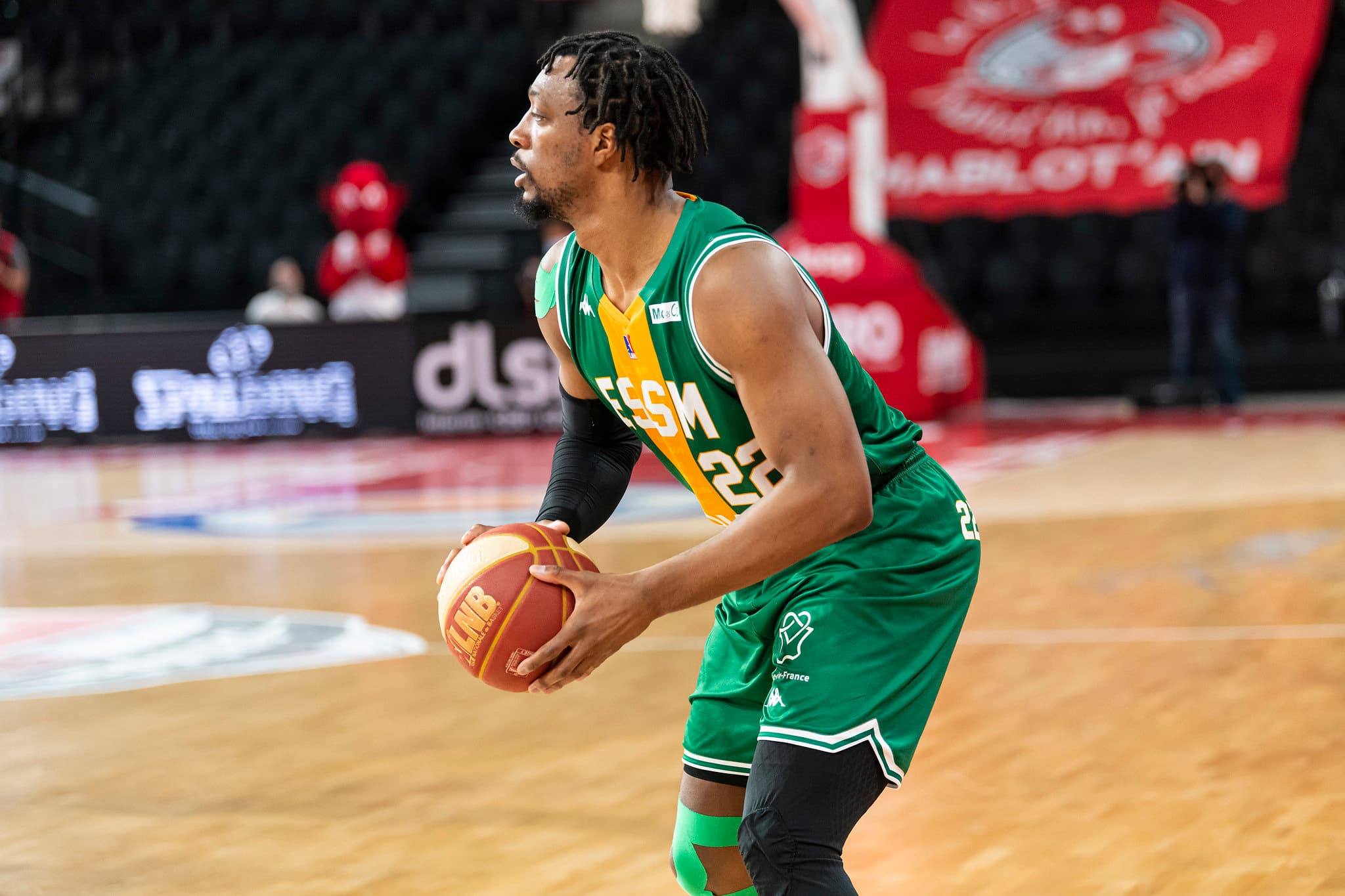 Mikyle McIntosh (ex-Le Portel) signe au Japon