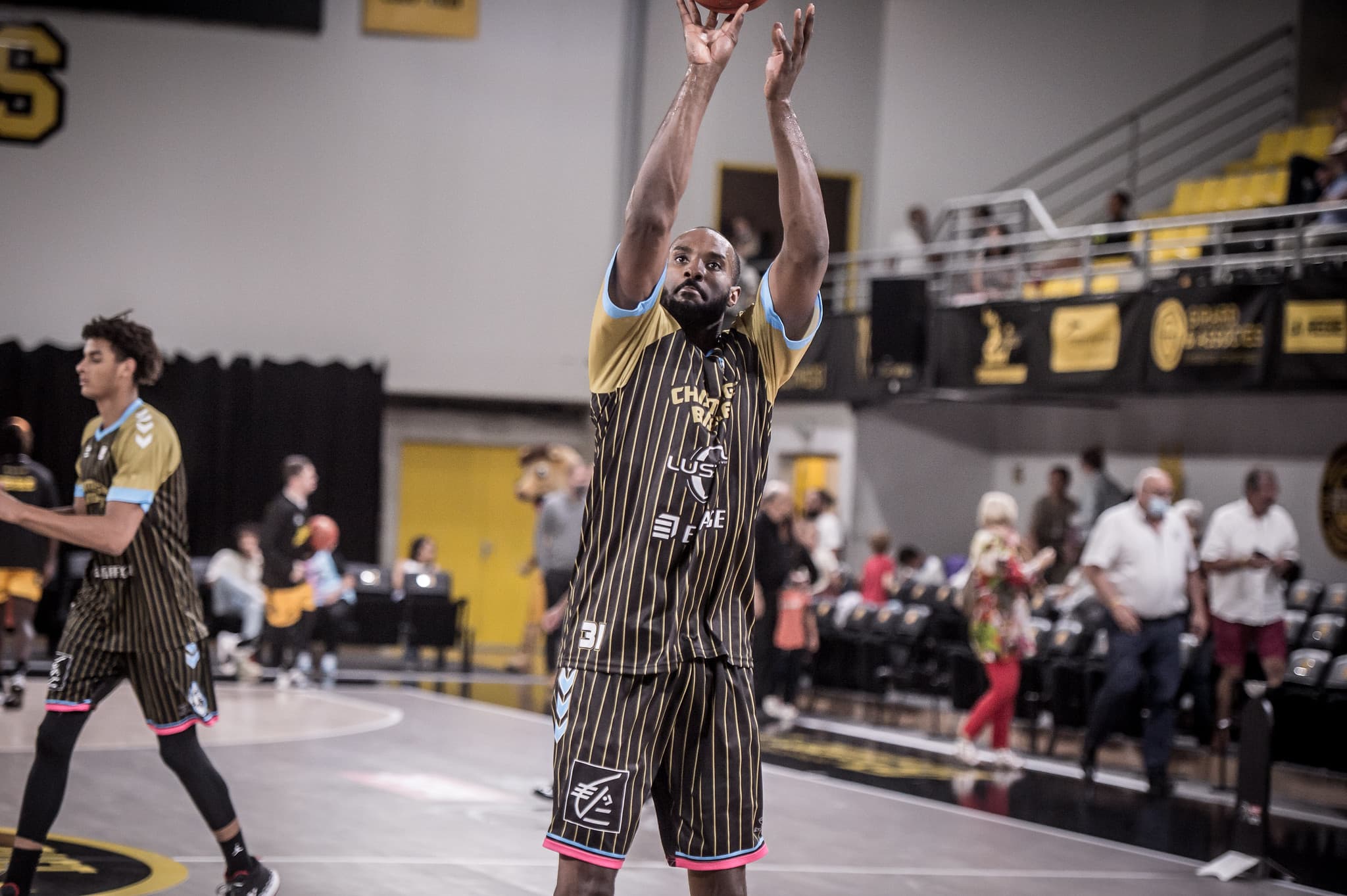 Boulazac cible le pivot Gani Lawal