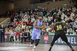Brandon Davies, ici avec le FC Barcelone en 2021-2022, prend sa retraite