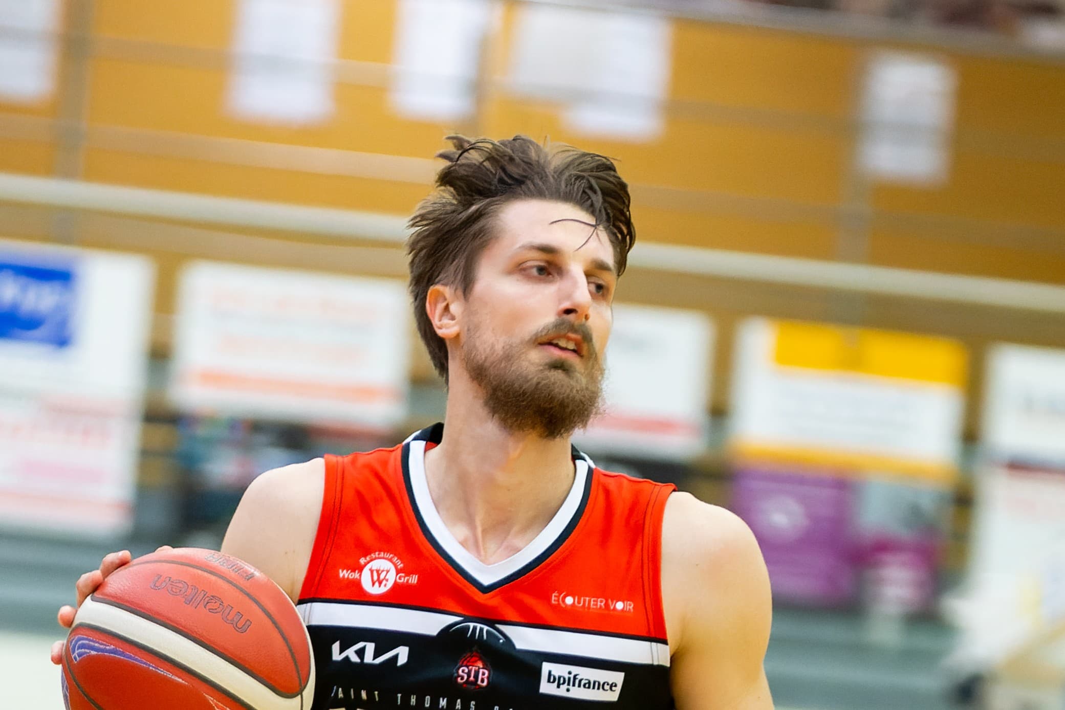 « Pas là pour briller mais pour aider au mieux » : Valentin Bigote cherche encore ses repères à Rouen