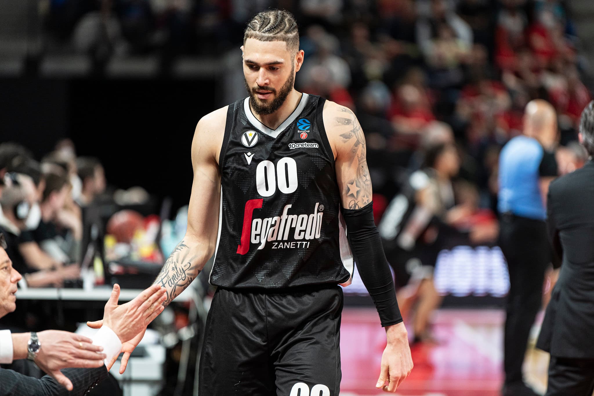 Et un, et deux, et un 3e Français à l’Anadolu Efes avec Isaïa Cordinier !