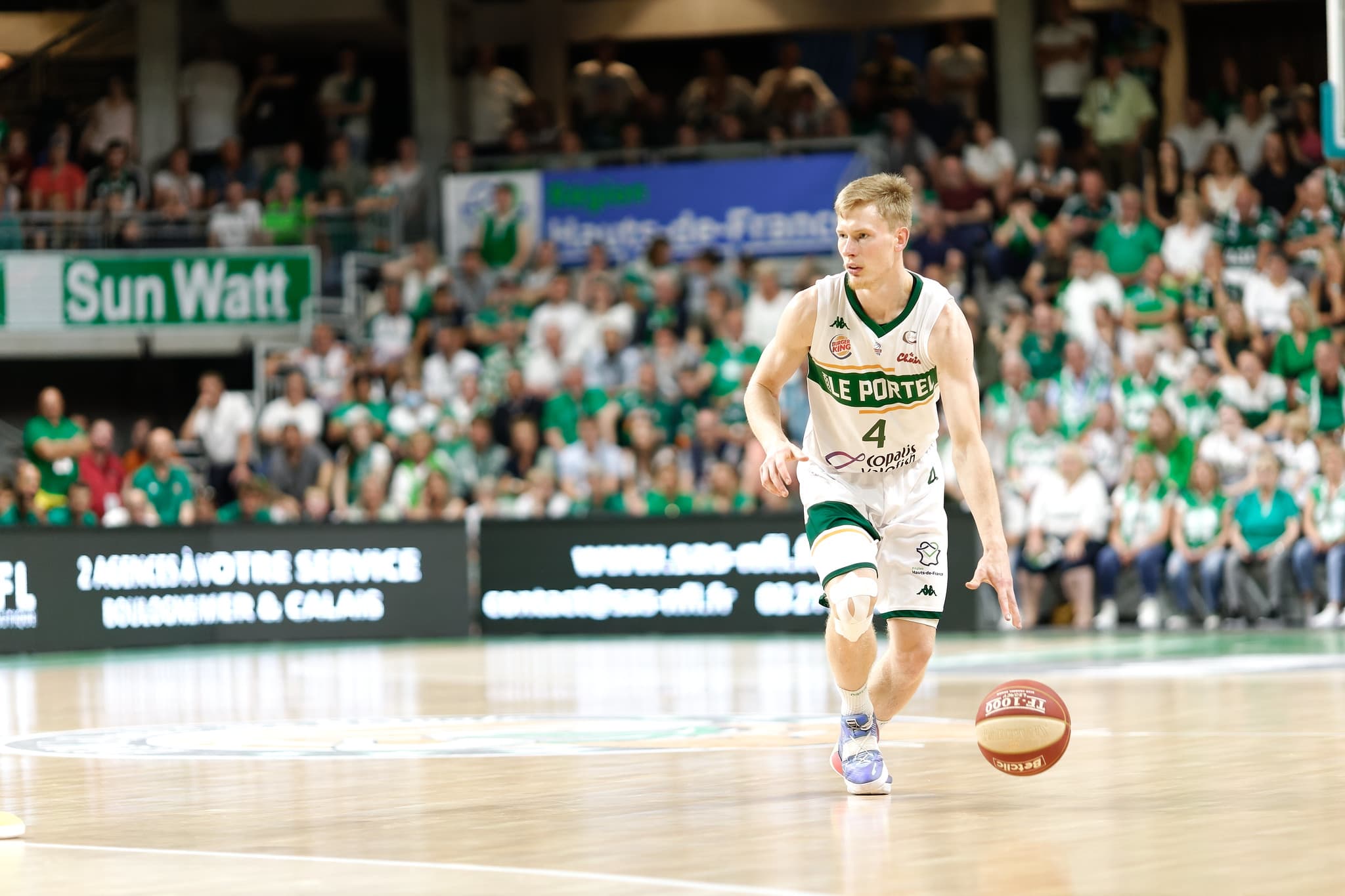 Tadas Pazera (ex-Le Portel) file en Estonie