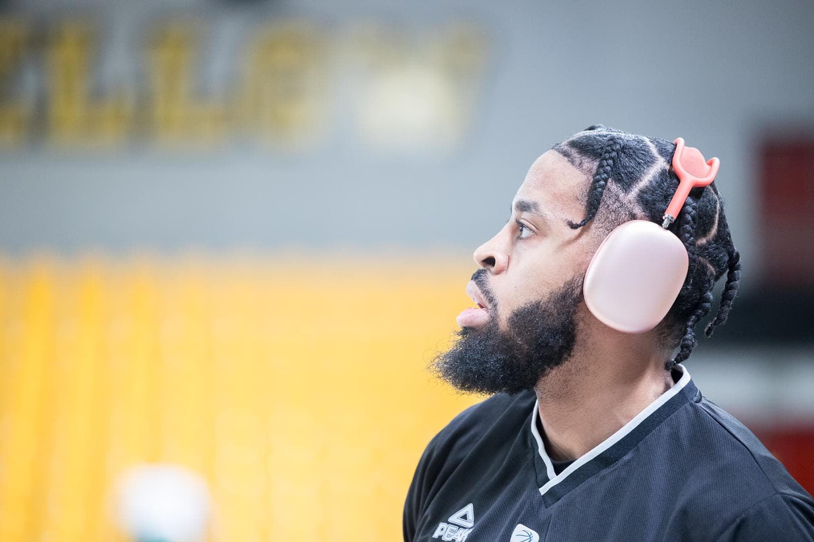 D.J. Stephens tente l’aventure japonaise