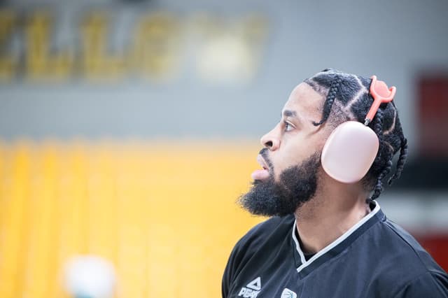D.J. Stephens tente l’aventure japonaise