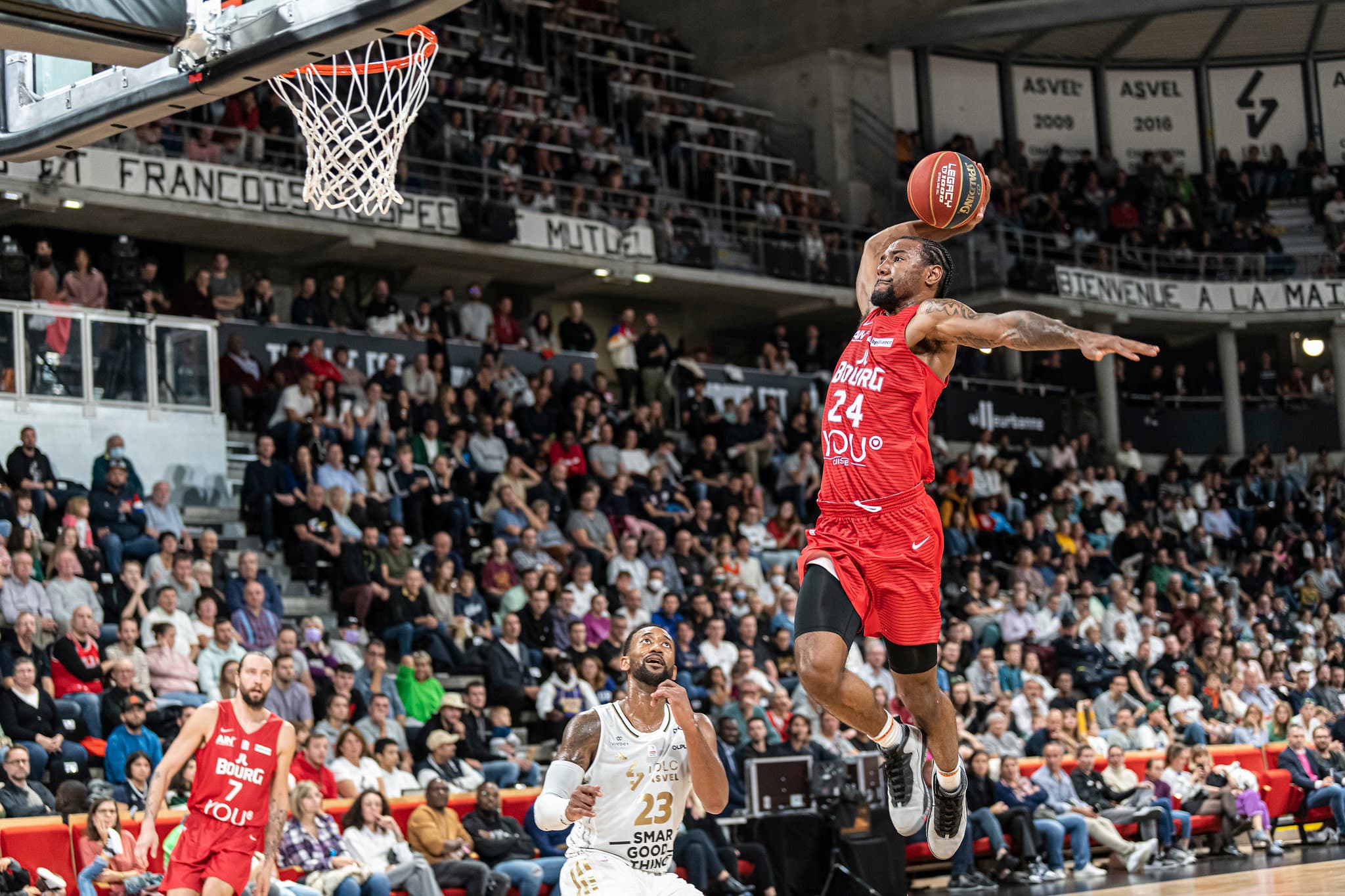 Isiaha Mike prolonge avec la JL Bourg