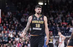 Adrien Moerman, ici avec Monaco en 2022, rejoint Fribourg