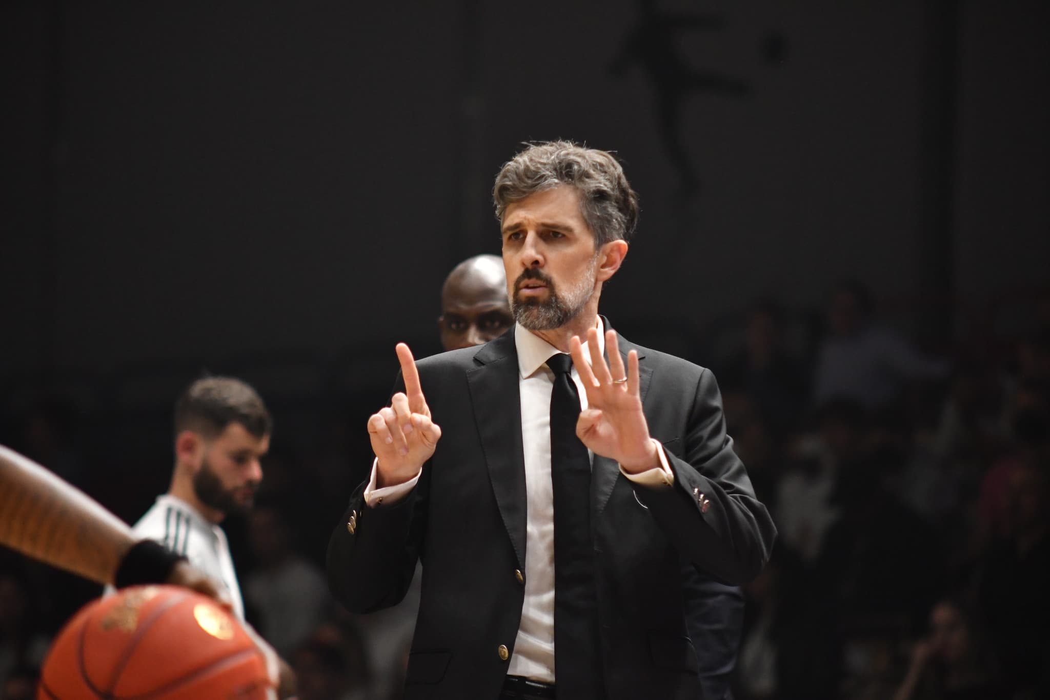 L’ancien coach parisien Will Weaver va conseiller l’entraîneur des Charlotte Hornets
