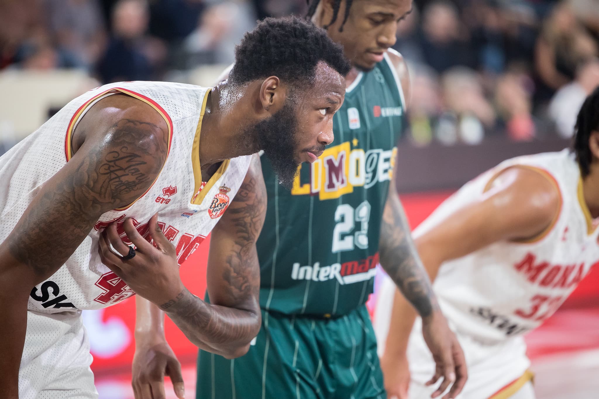 Donta Hall reste à Monaco