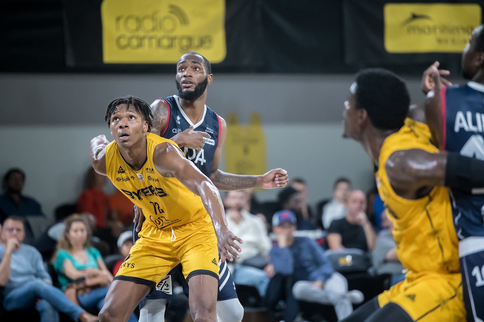 Markis McDuffie rebondit à Pesaro
