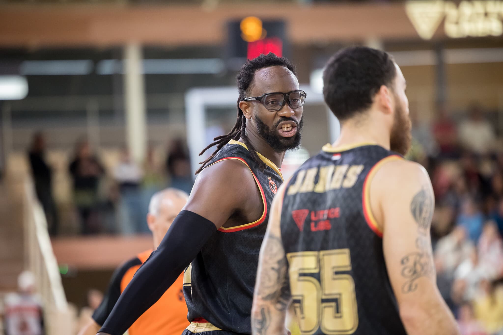 L’infatigable John Brown III (Monaco), sauvé par son petit frère