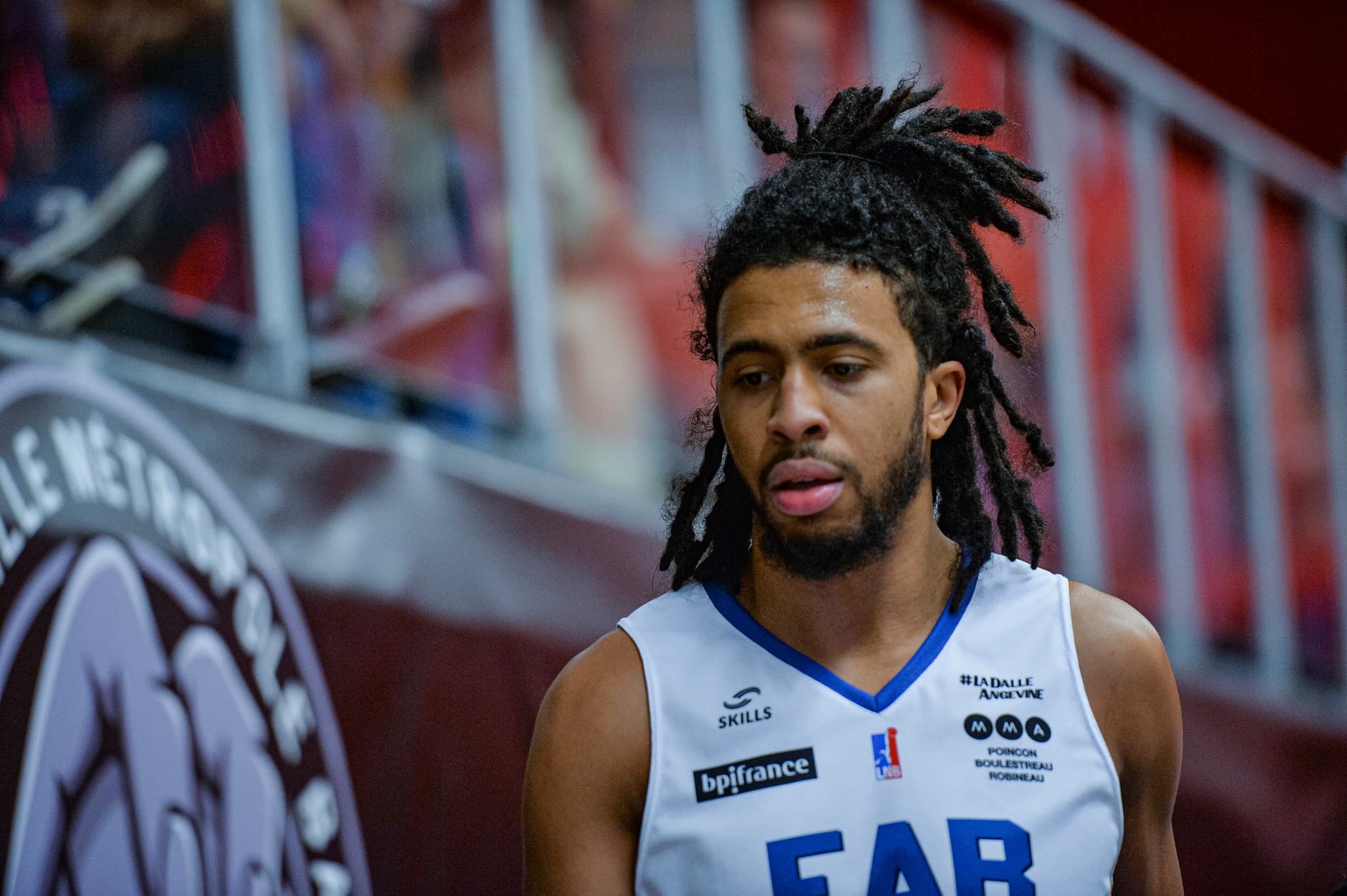 Michael Akuchie prolonge d’un an à Angers