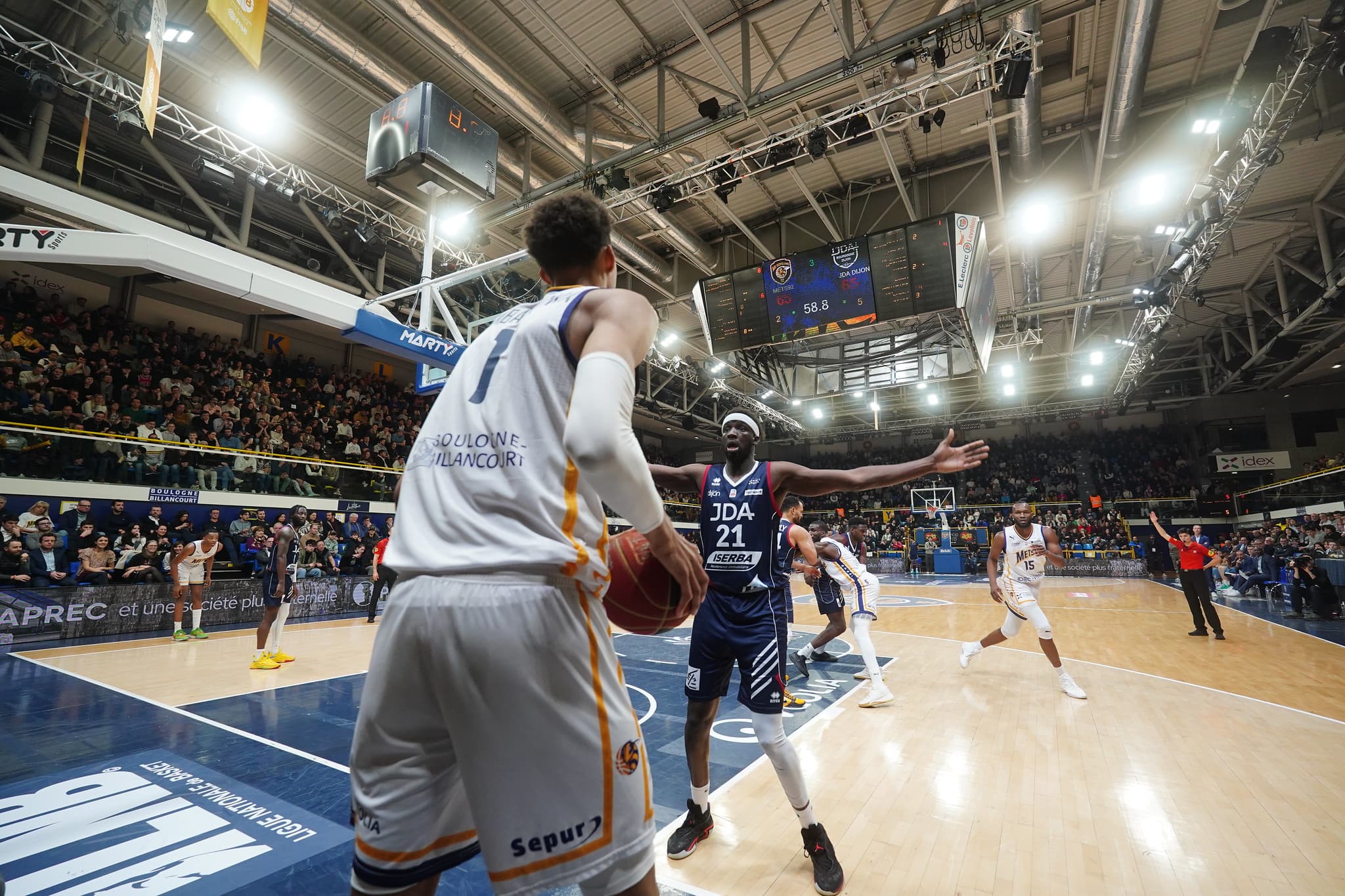 « Ce serait la plus grande supercherie de l’histoire du basket français » : que se passe-t-il aux Metropolitans 92 ?