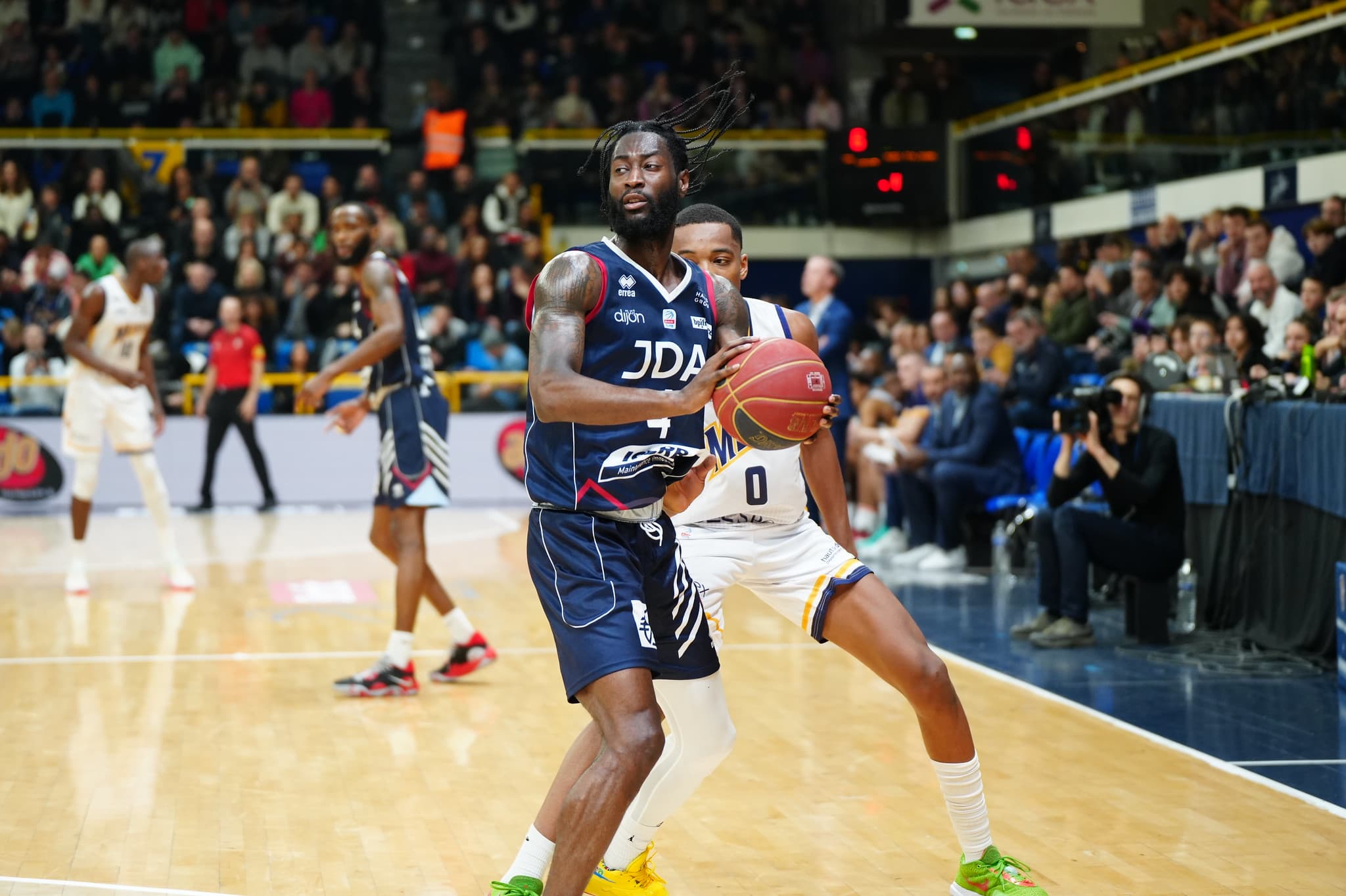 Matt Mobley prolongé à Dijon ?