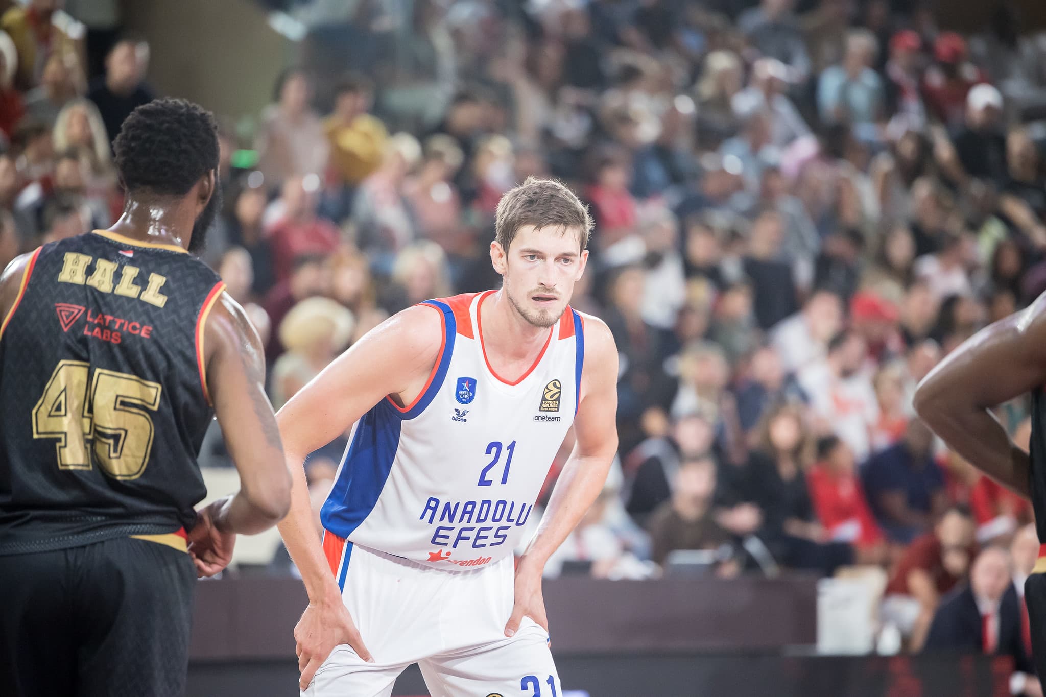 Qui sont les joueurs signés en dernière minute par les clubs EuroLeague avant la fin des transferts ?
