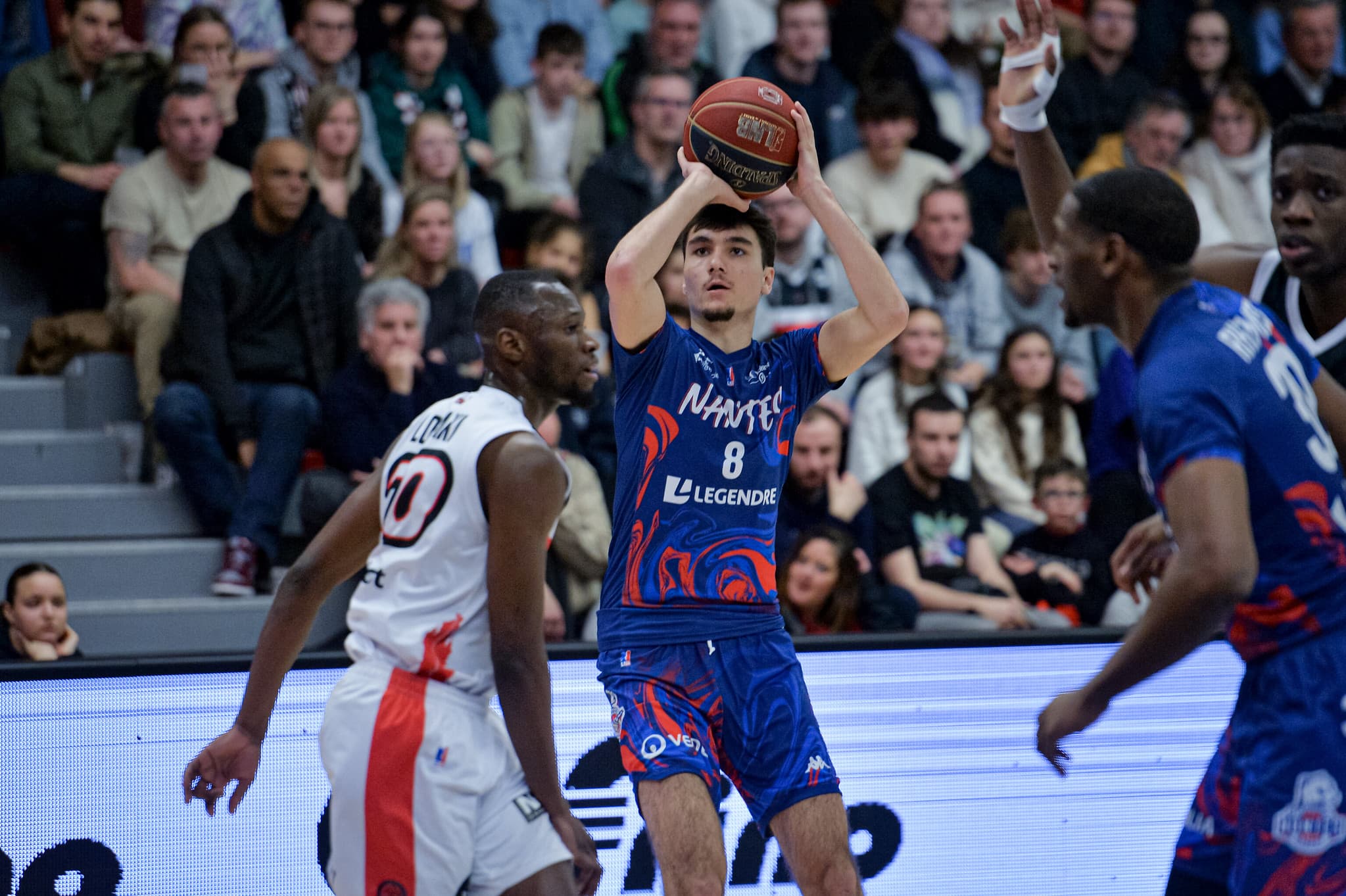 Avec trois signatures, Fougères abat sa carte jeunes