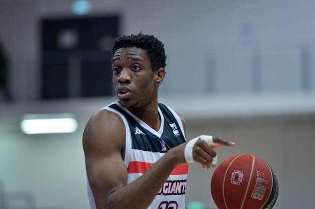 Essomé Miyem file à Denain