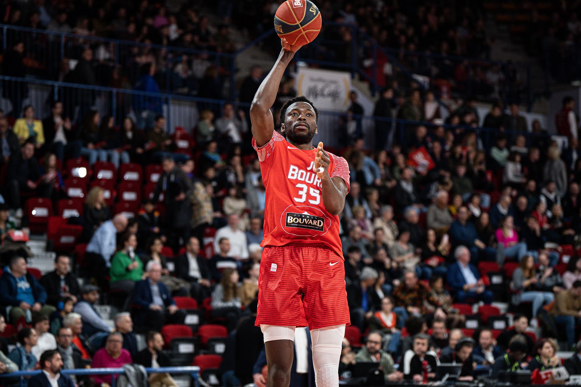 Nouveau pivot de Valence, Amida Brimah débutera face à la JL Bourg