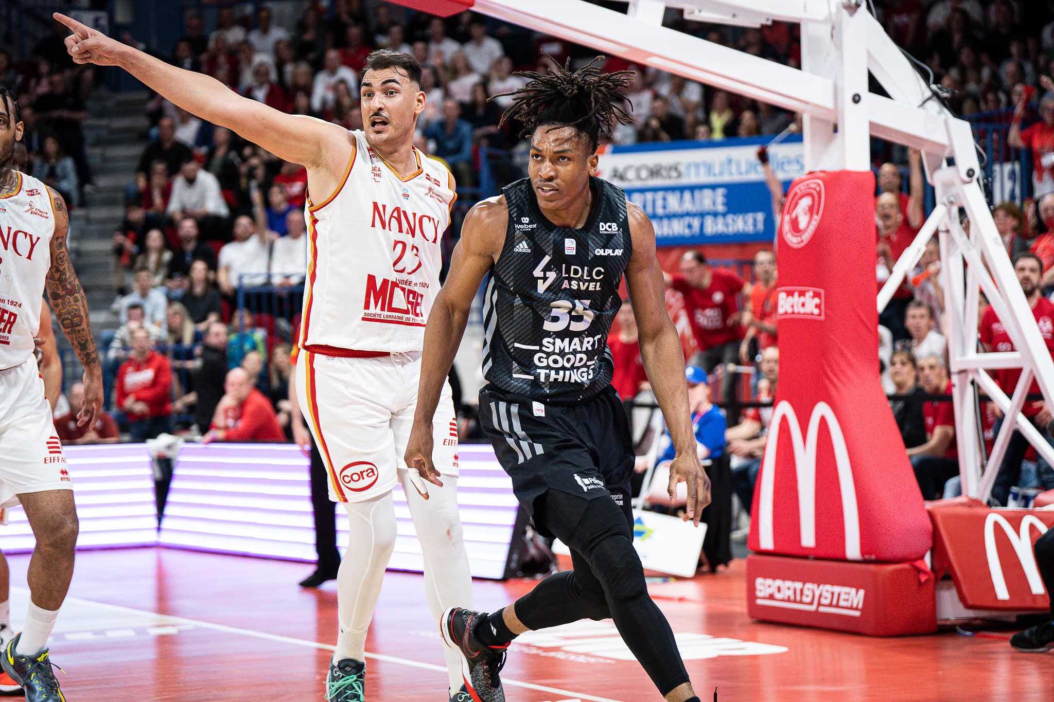 Yves Pons file à Gérone