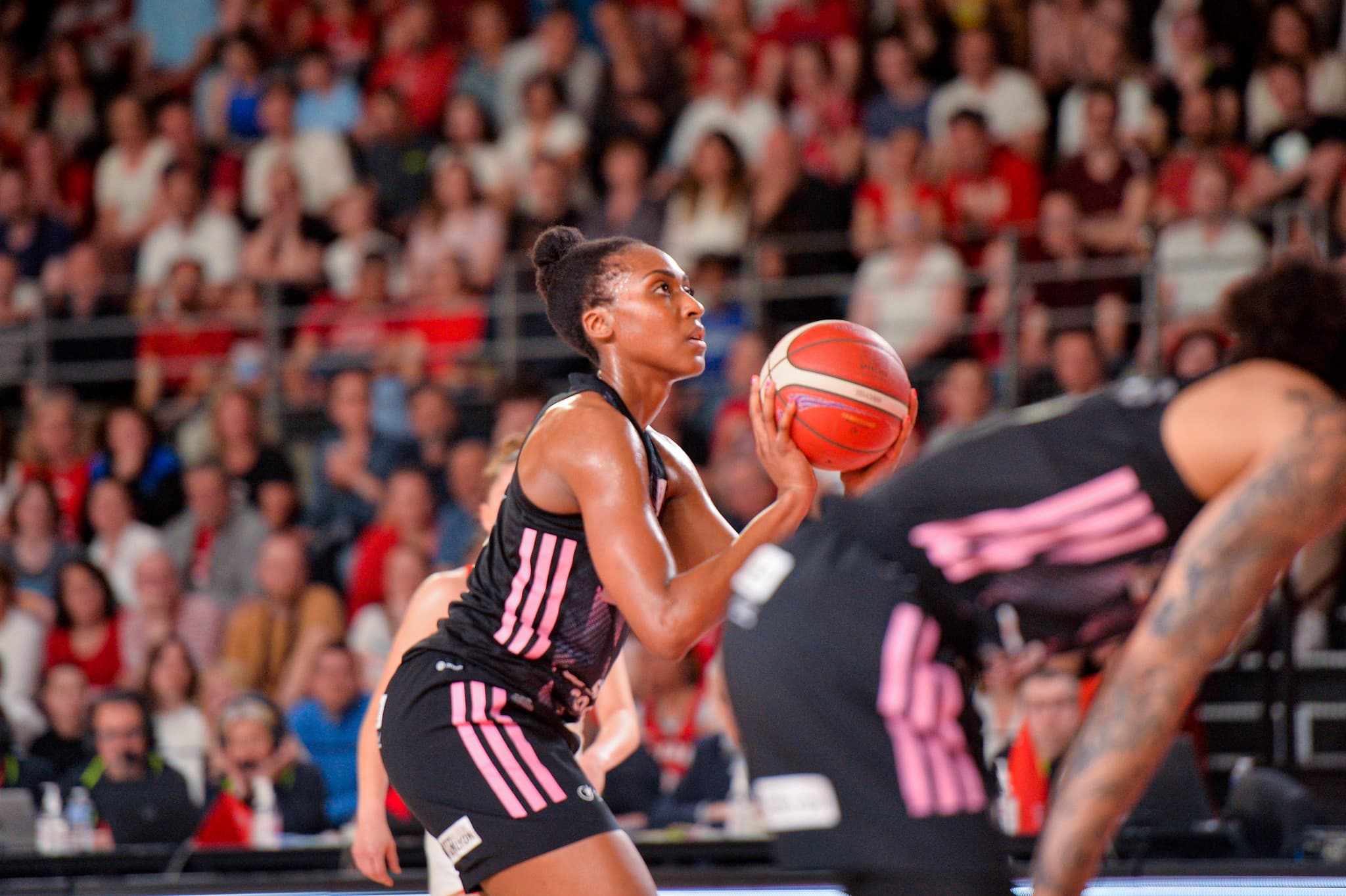 L’hécatombe continue pour l’ASVEL : Sandrine Gruda absente plusieurs semaines !