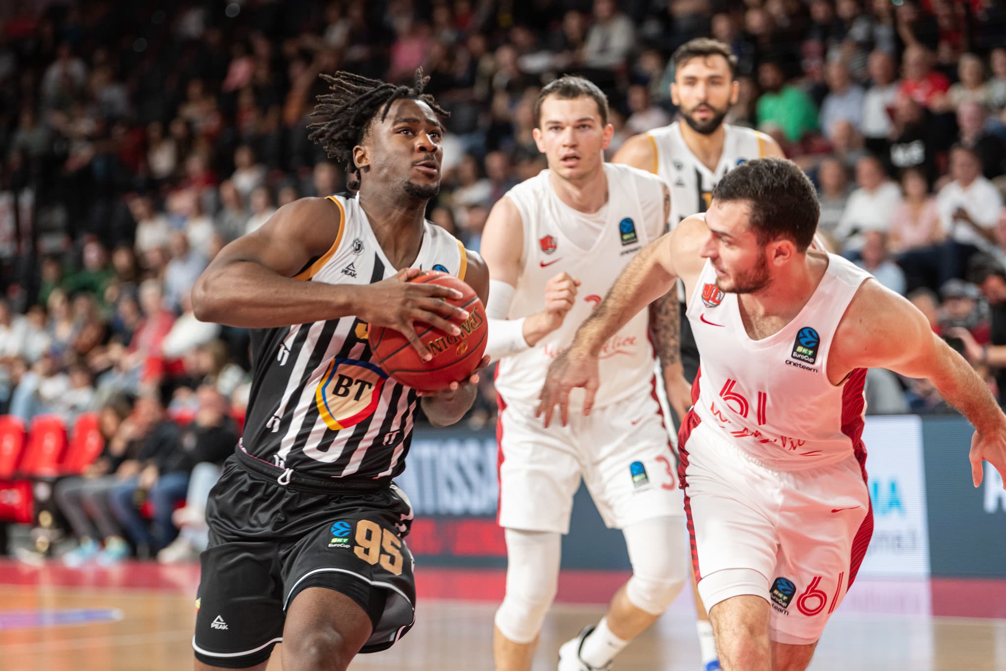 Des Bulls à Cluj-Napoca, le nouveau départ d’Adam Mokoka : « Je ne peux pas être frustré par mon parcours »