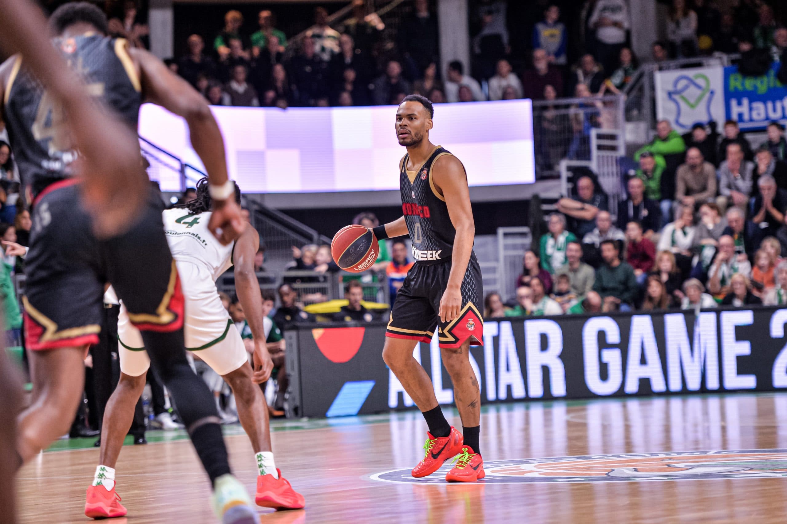 Elie Okobo et Youssoupha Fall dans le deuxième cinq de la saison de Betclic ELITE