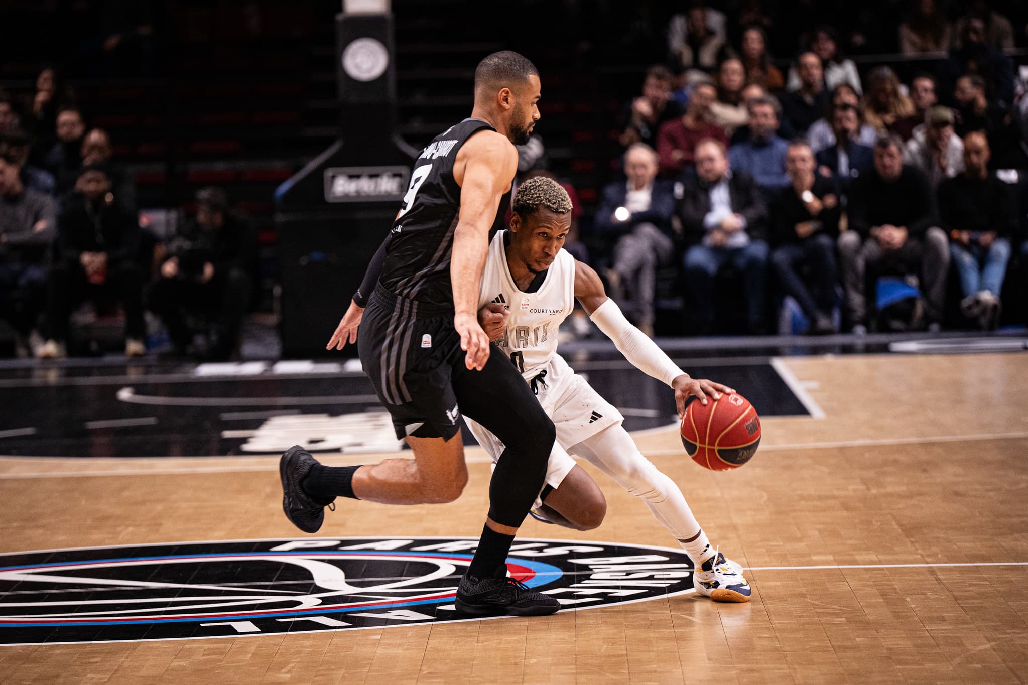 Paris reçoit une ASVEL dans le rouge pour une place en finale des playoffs