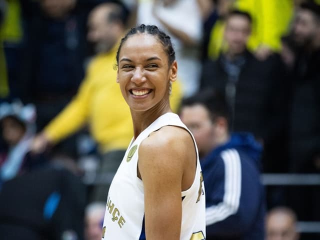 Marième Badiane lancée dans le grand bain par le Fenerbahçe, l’énorme performance d’Olivia Epoupa