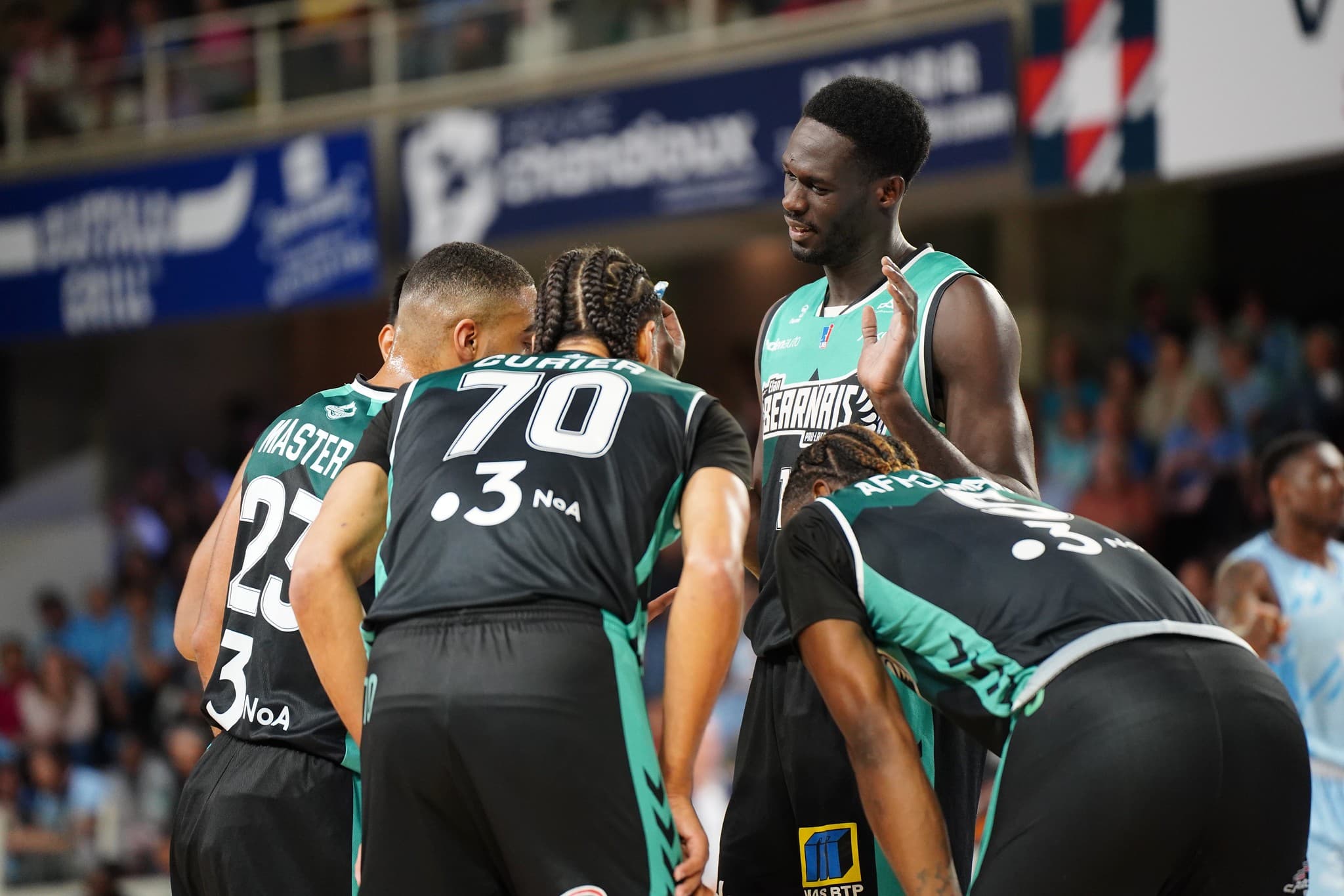La LNB confirme que l’Élan Béarnais tient la corde pour remplacer Limoges