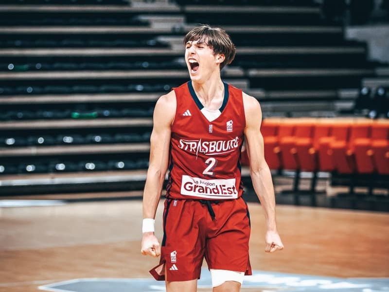 La SIG Strasbourg inaugure son projet jeunes avec le premier contrat pro de Maxence Lemoine (17 ans)