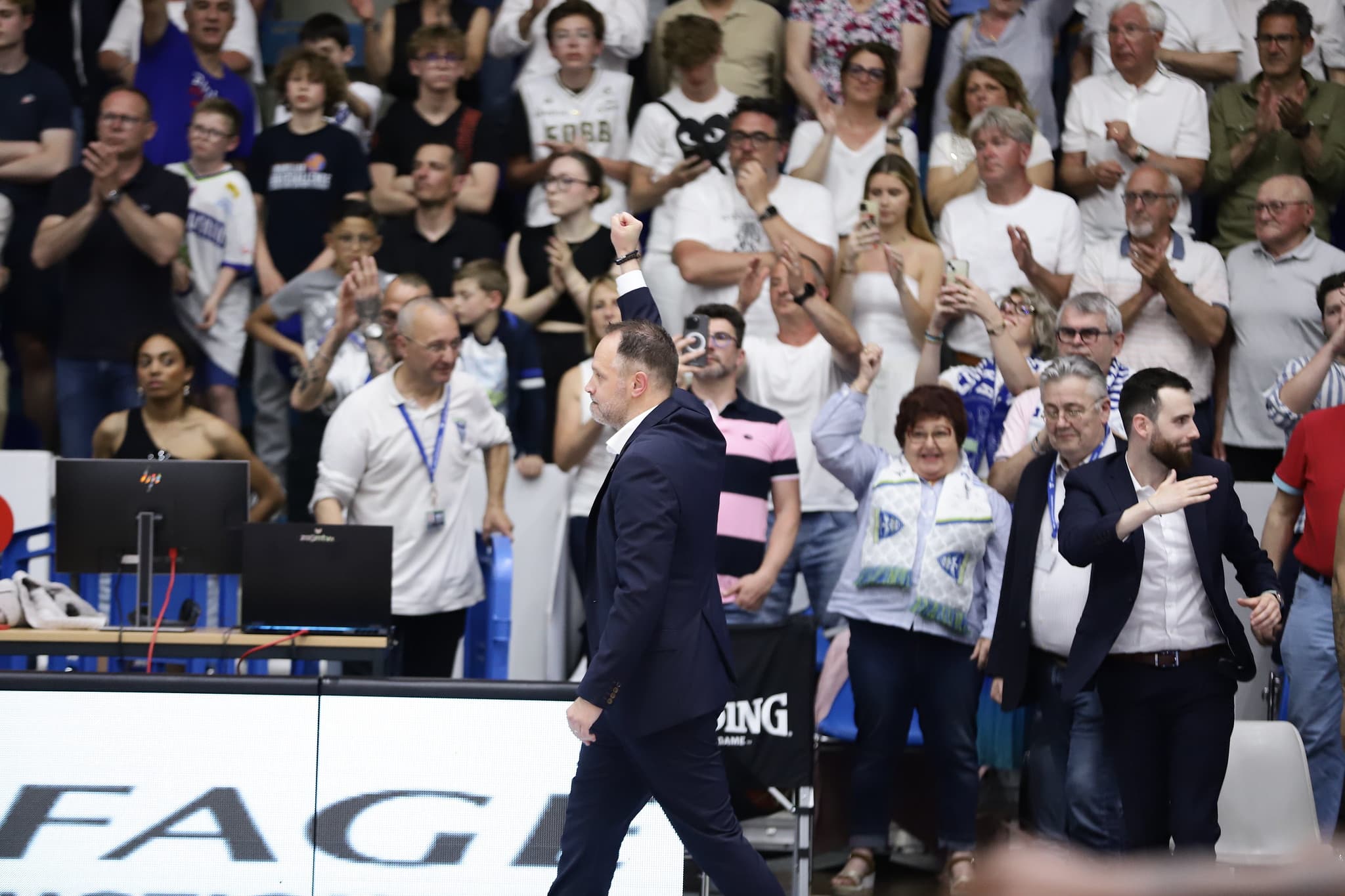 L’incroyable hommage du public de Saint-Quentin à Julien Mahé